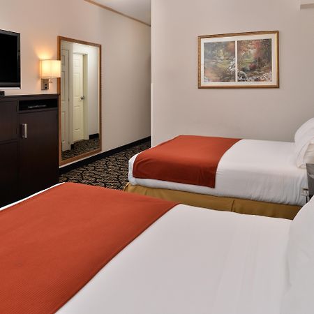 Holiday Inn Express & Suites Tacoma South - Lakewood By Ihg Екстериор снимка