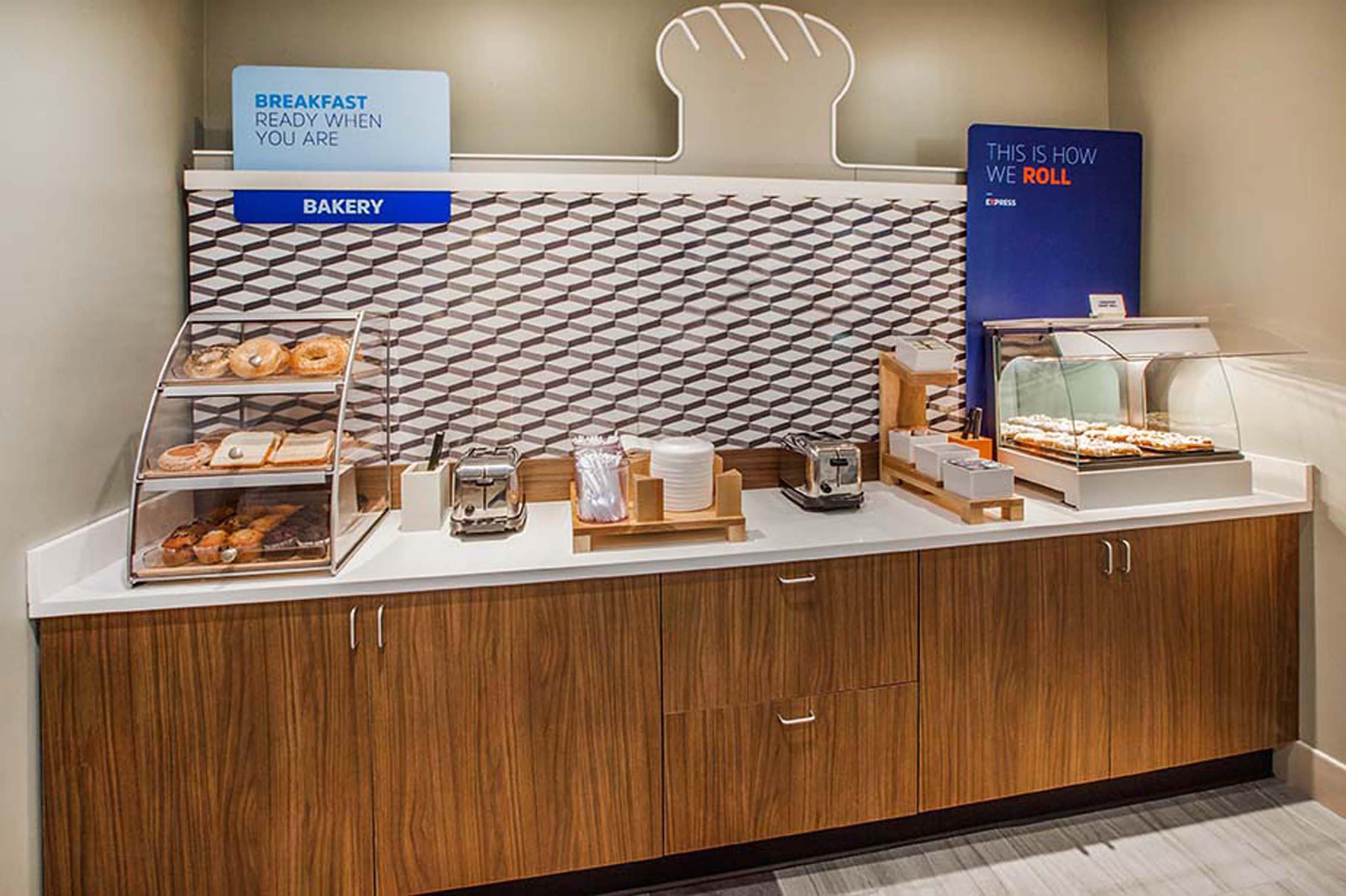 Holiday Inn Express & Suites Tacoma South - Lakewood By Ihg Екстериор снимка