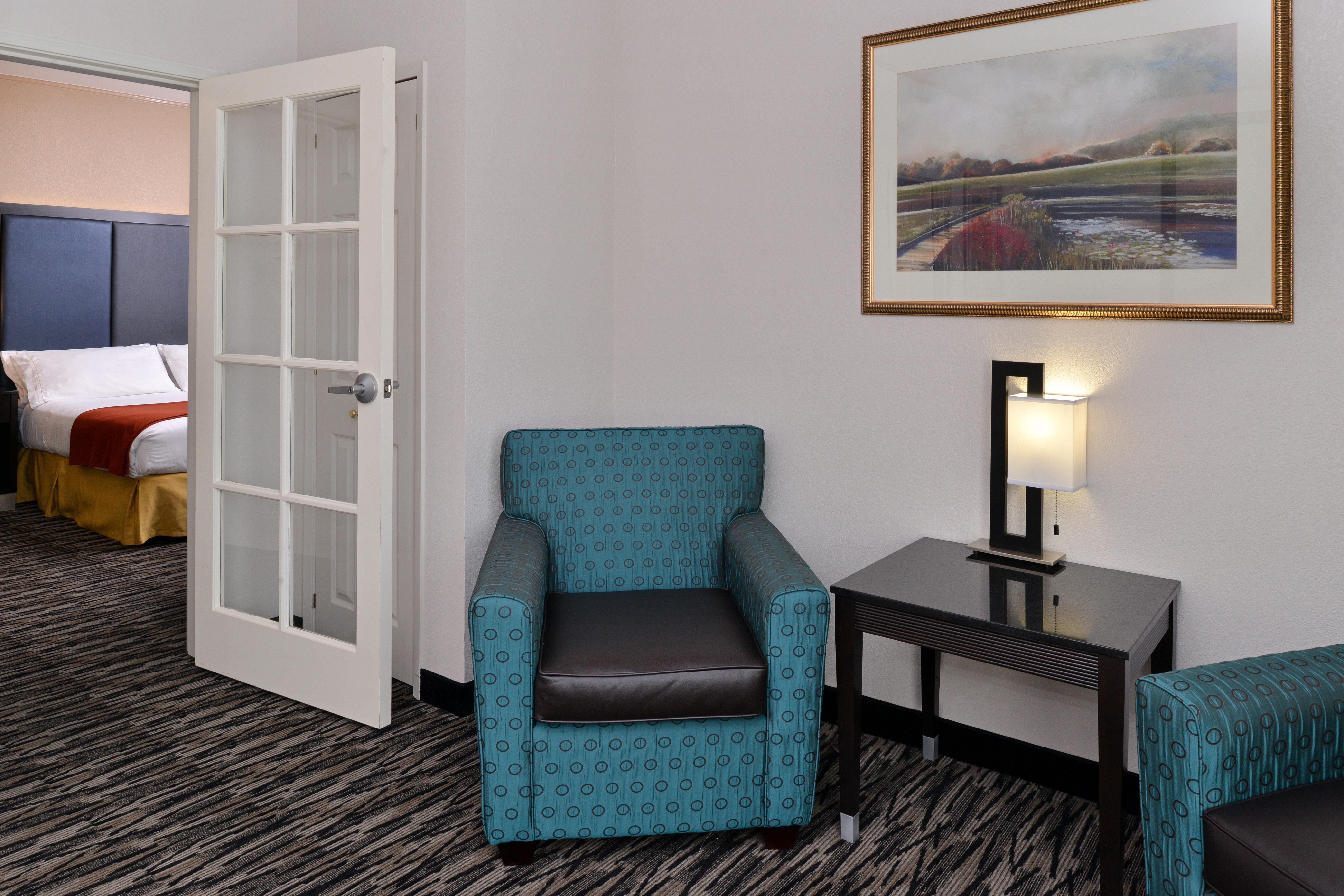 Holiday Inn Express & Suites Tacoma South - Lakewood By Ihg Екстериор снимка