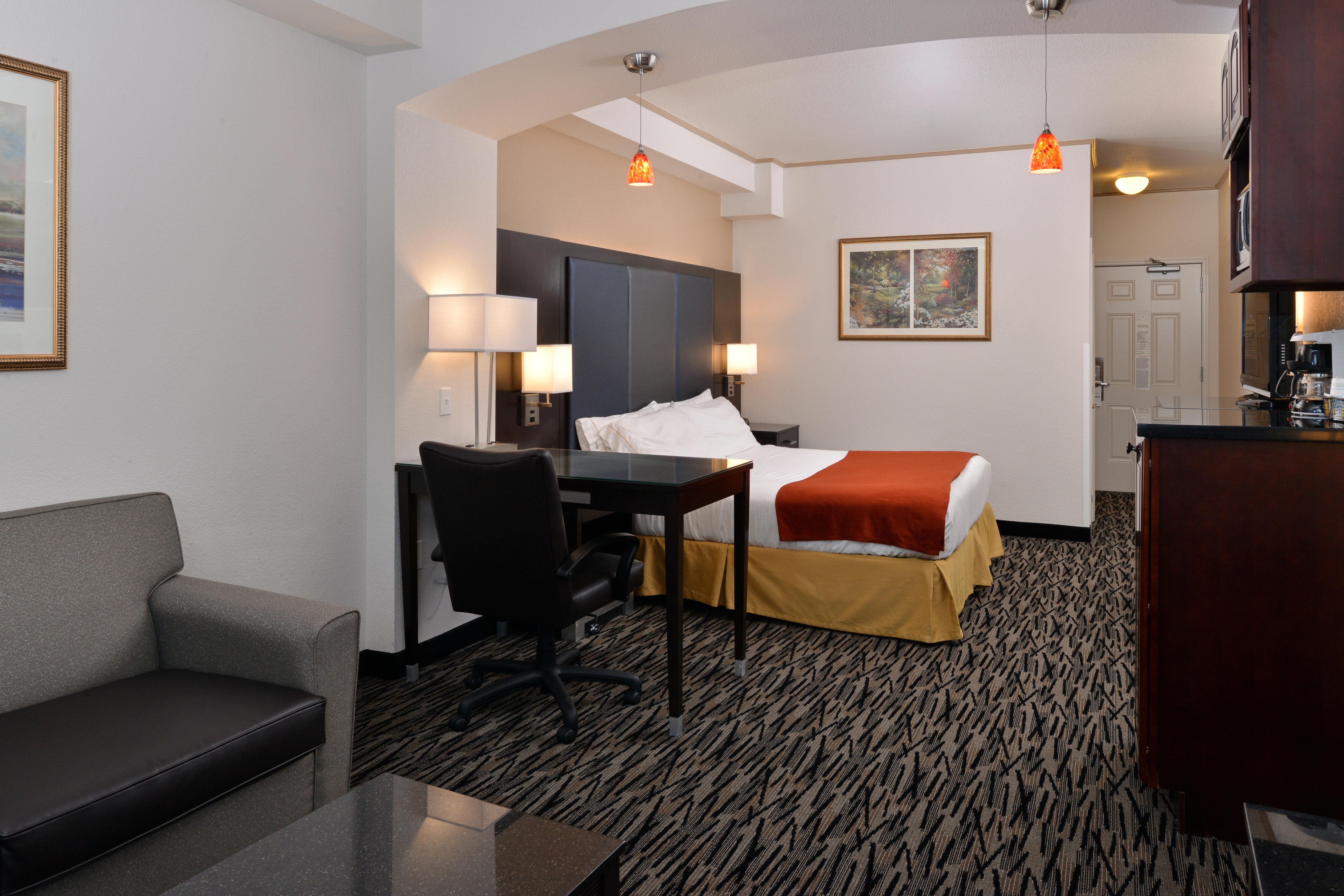 Holiday Inn Express & Suites Tacoma South - Lakewood By Ihg Екстериор снимка