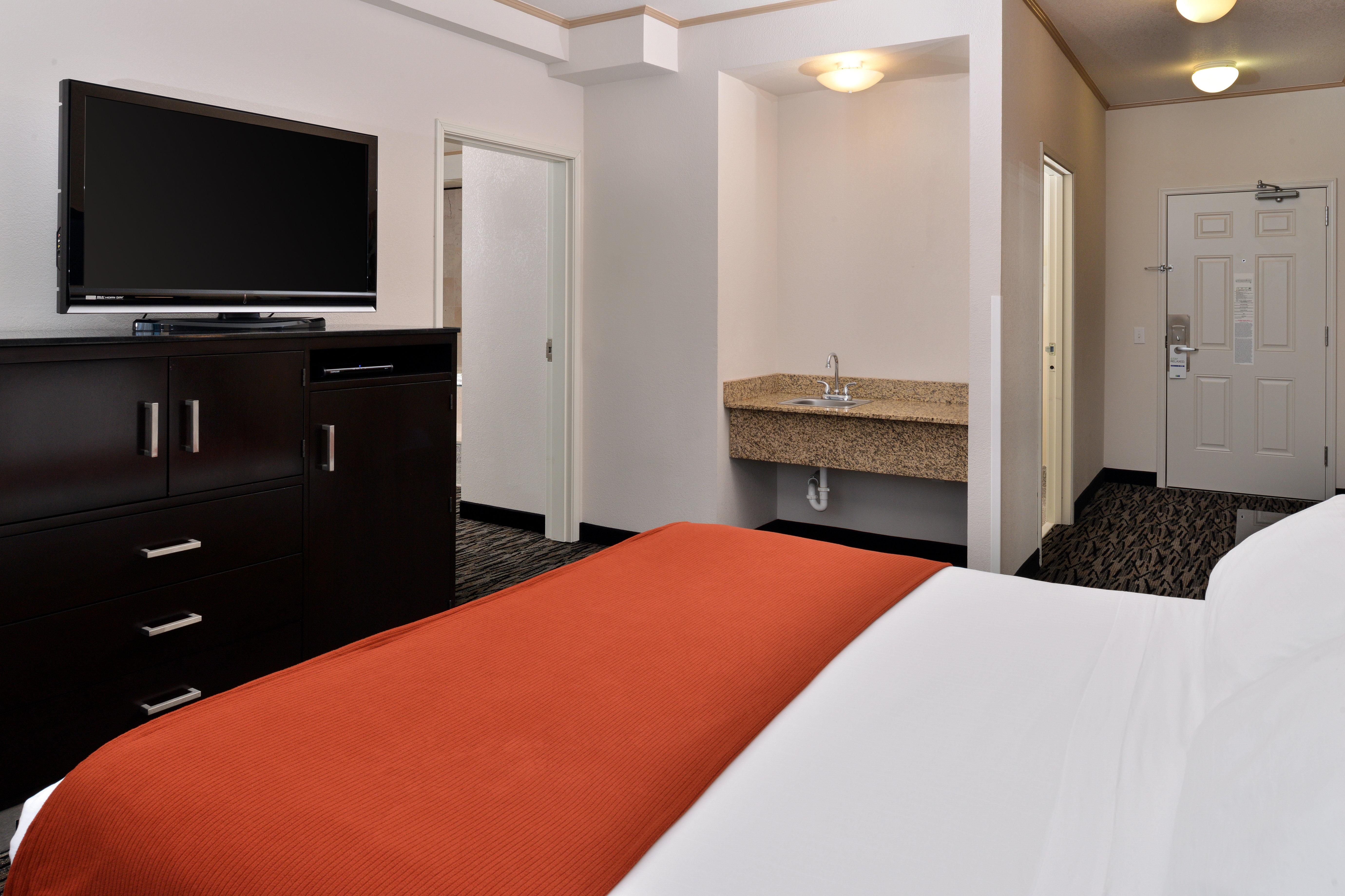 Holiday Inn Express & Suites Tacoma South - Lakewood By Ihg Екстериор снимка