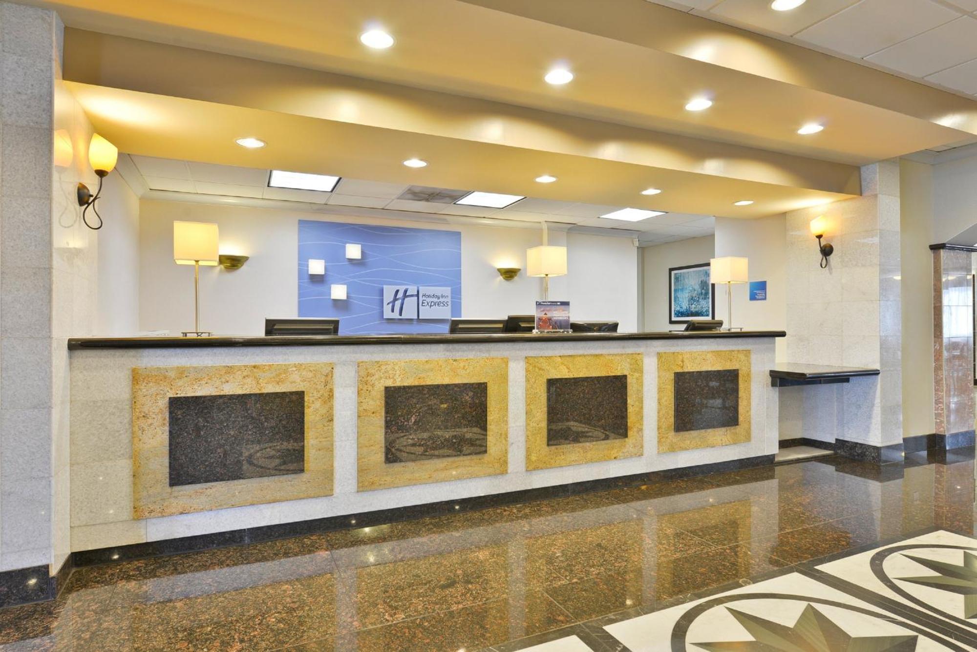 Holiday Inn Express & Suites Tacoma South - Lakewood By Ihg Екстериор снимка