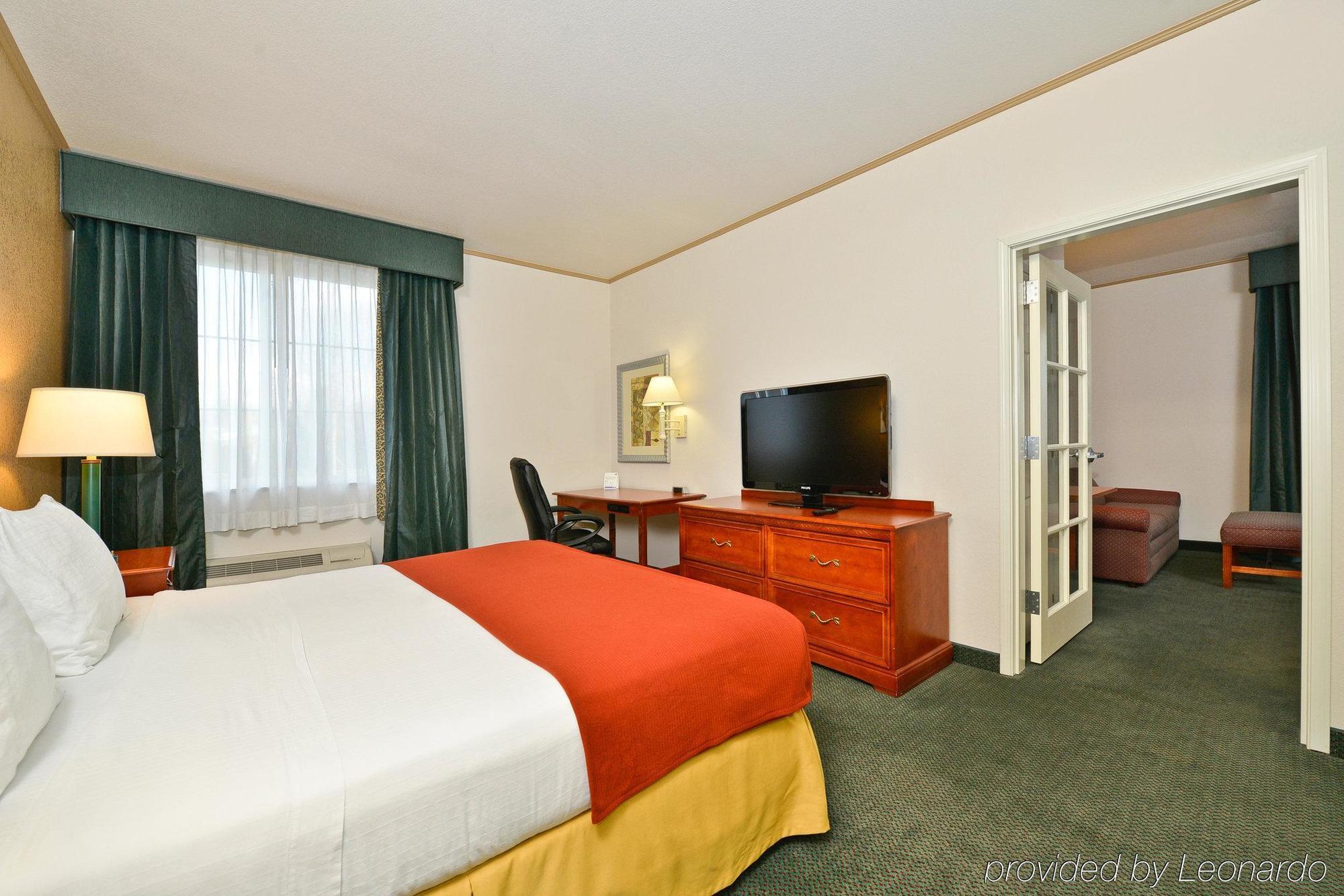 Holiday Inn Express & Suites Tacoma South - Lakewood By Ihg Екстериор снимка