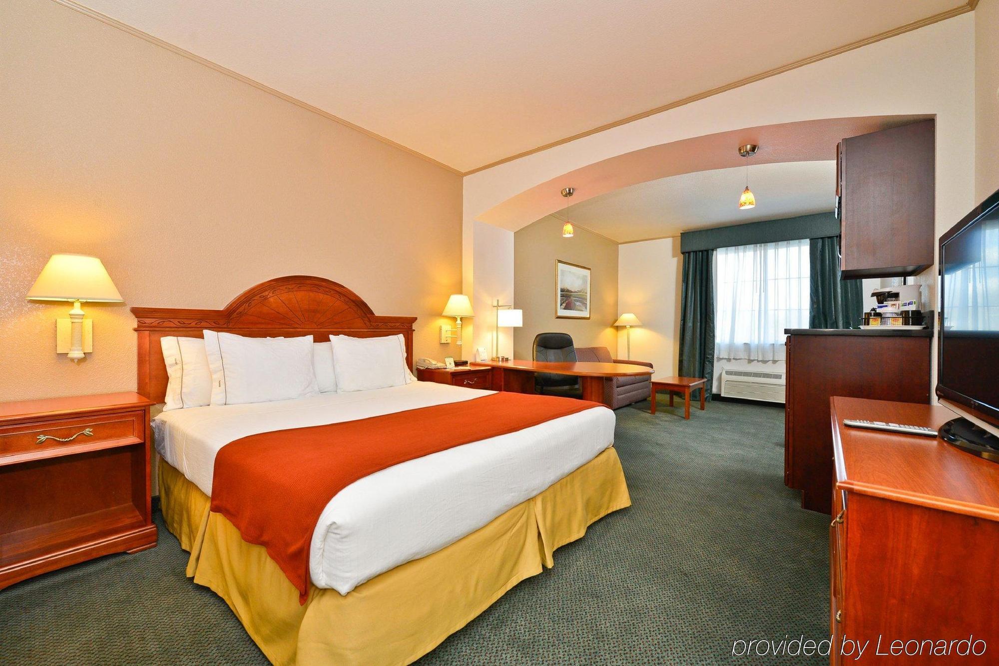 Holiday Inn Express & Suites Tacoma South - Lakewood By Ihg Екстериор снимка