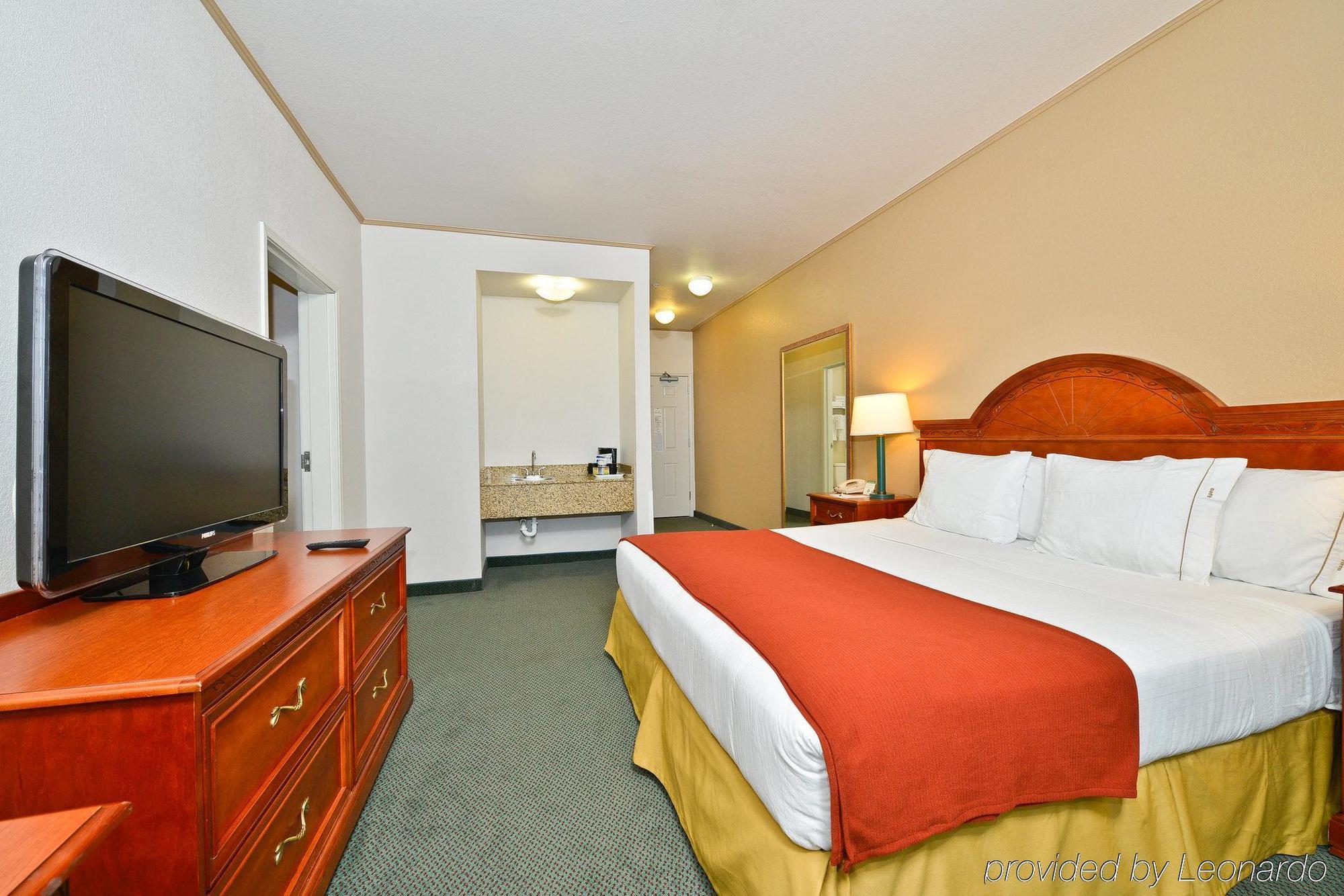 Holiday Inn Express & Suites Tacoma South - Lakewood By Ihg Екстериор снимка
