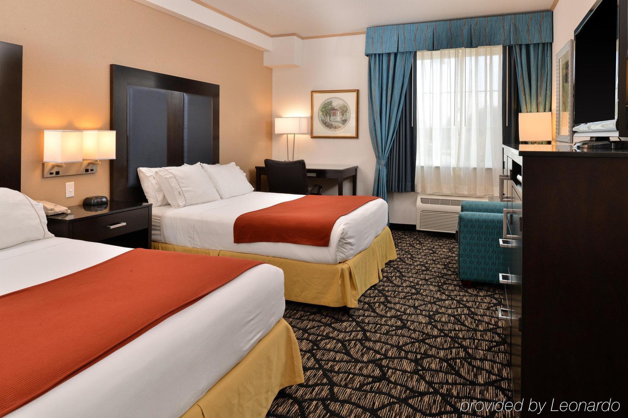 Holiday Inn Express & Suites Tacoma South - Lakewood By Ihg Екстериор снимка