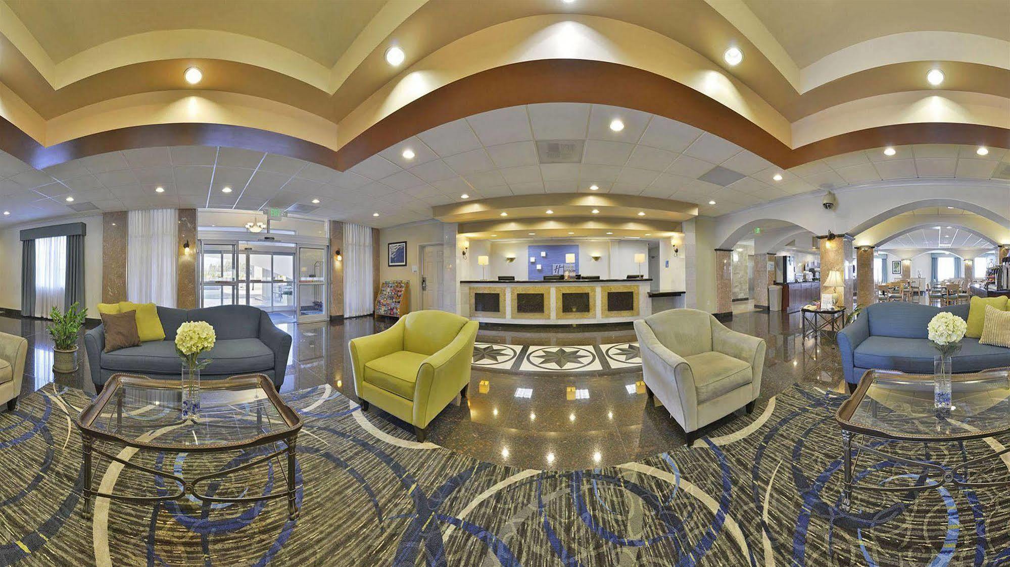 Holiday Inn Express & Suites Tacoma South - Lakewood By Ihg Екстериор снимка