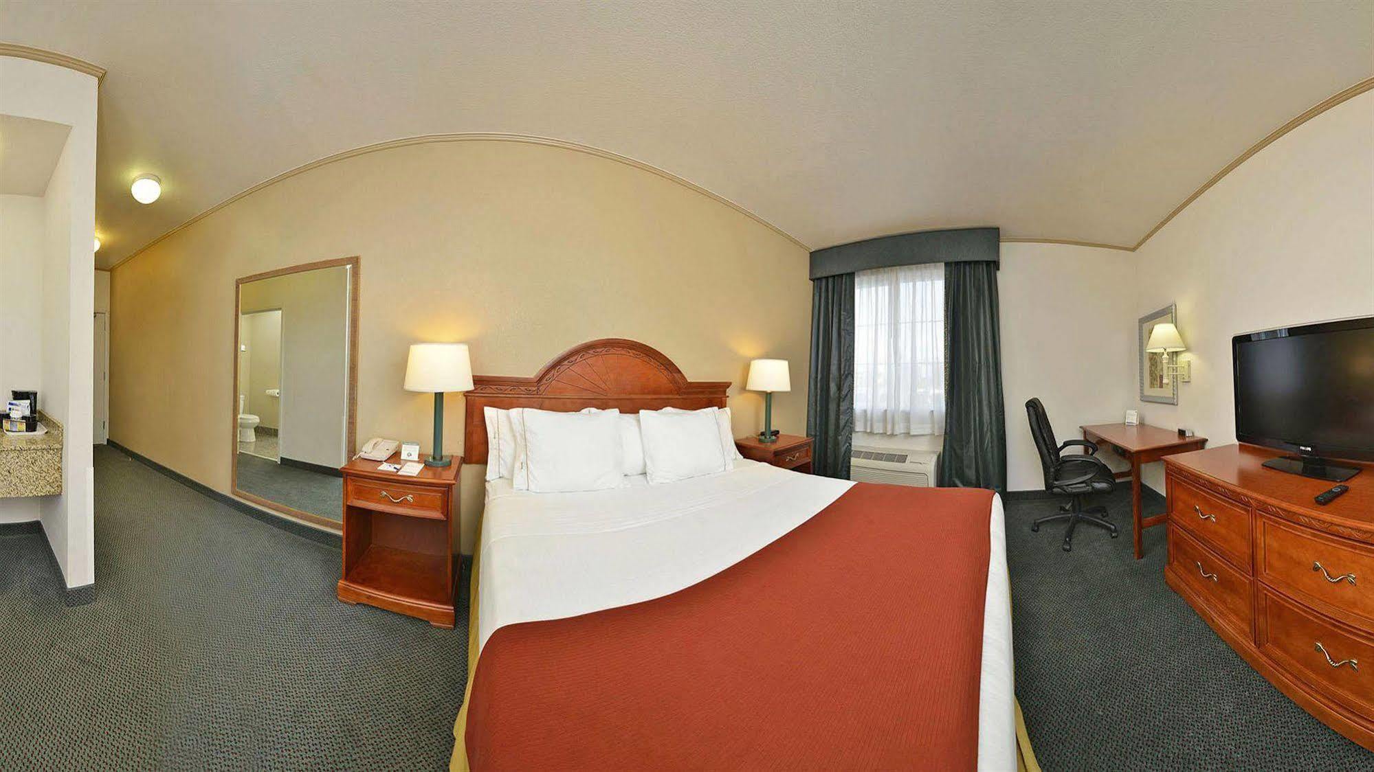 Holiday Inn Express & Suites Tacoma South - Lakewood By Ihg Екстериор снимка