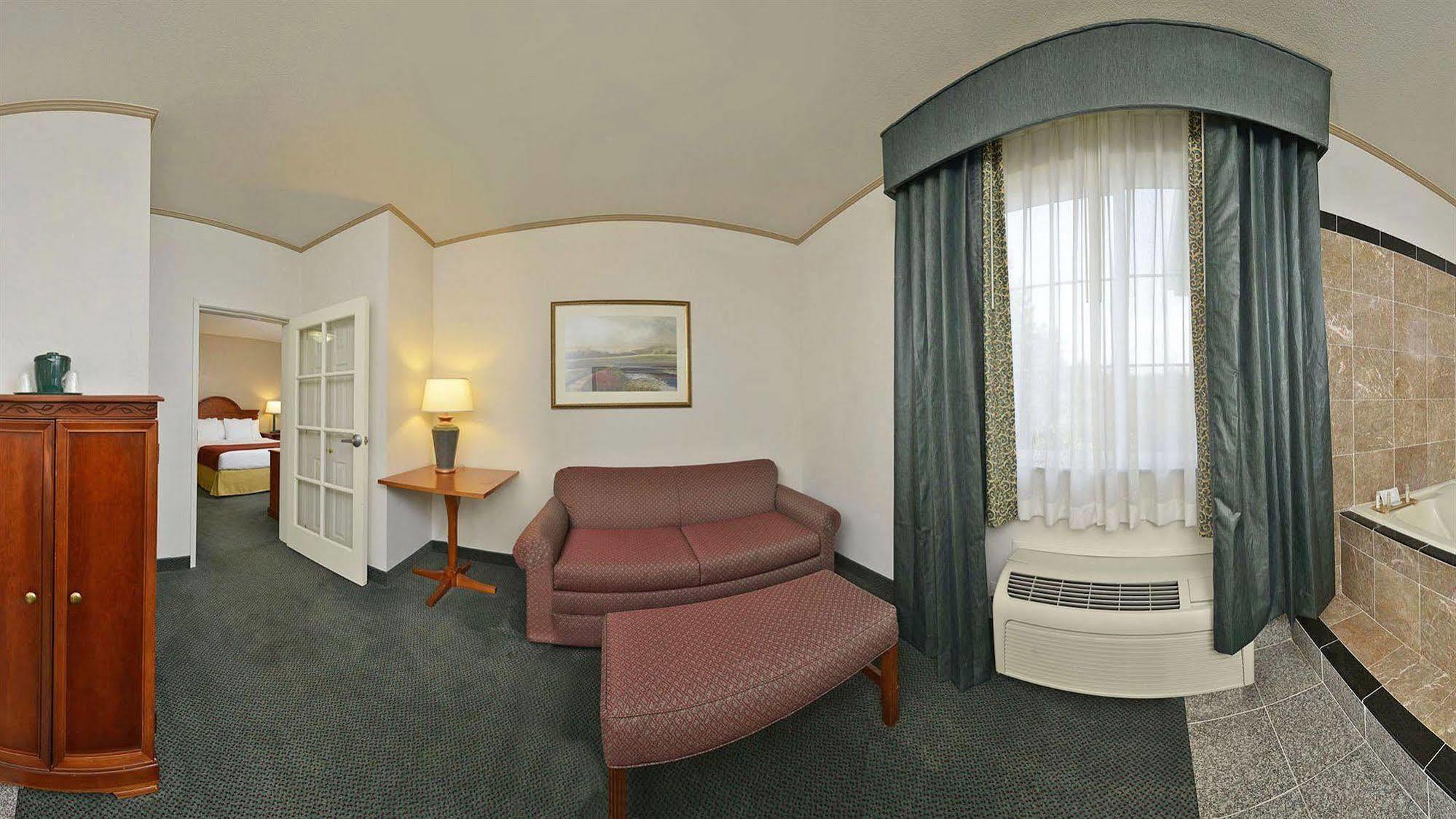 Holiday Inn Express & Suites Tacoma South - Lakewood By Ihg Екстериор снимка